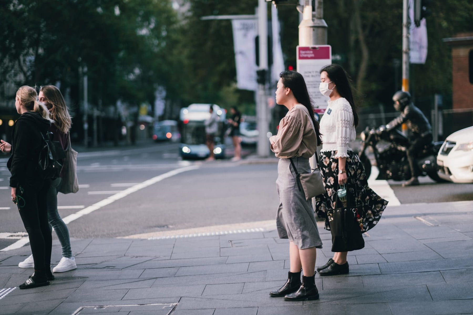 Sydney City Commuters Wear Mask 